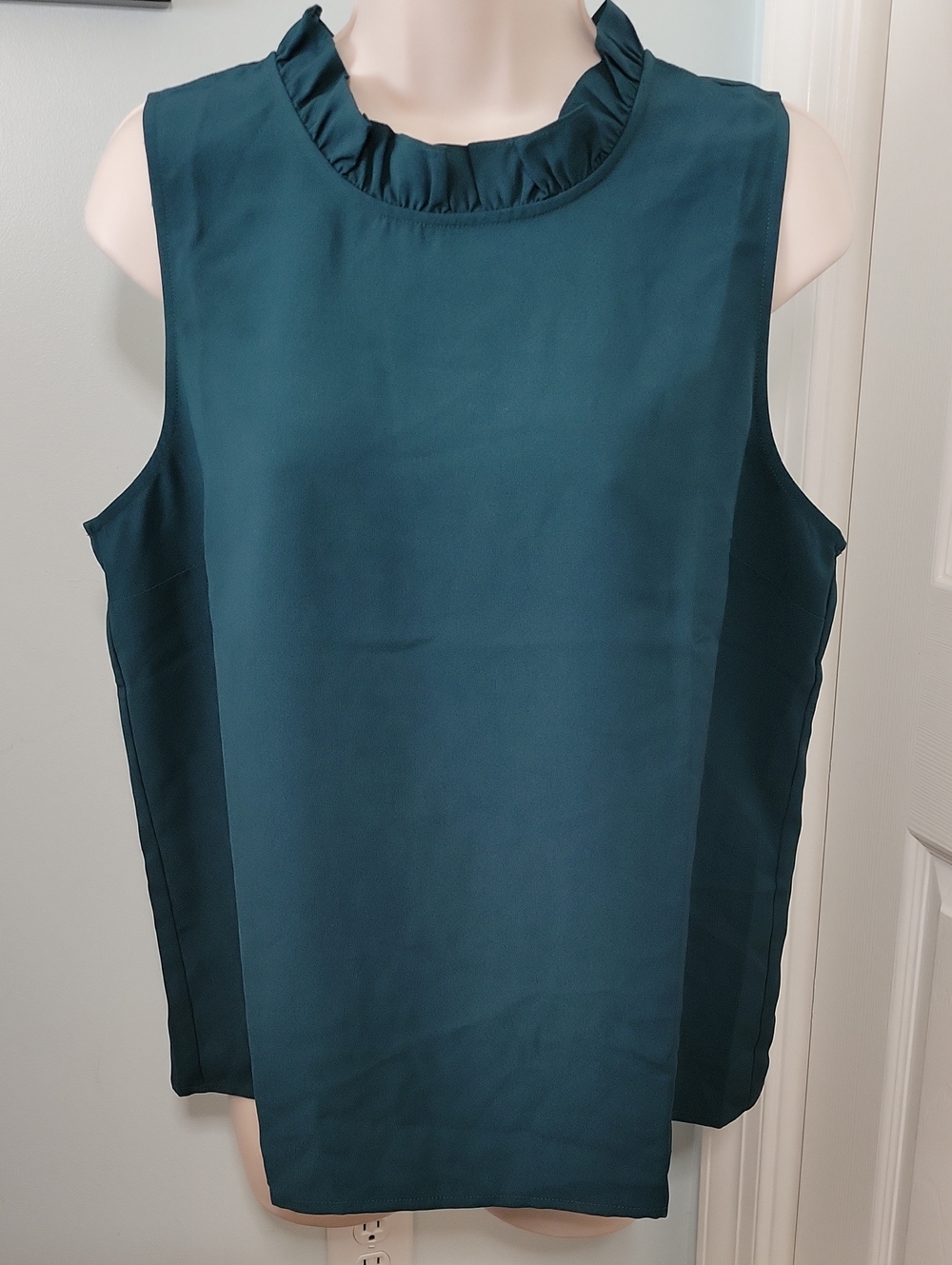 J. Crew Hunter Green Sleeveless Ruffle Neck Bow Back Camisole NWT Size Medium